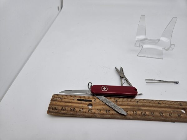 Swiss Army 0.6225 Signature Pocket Knife with Red Scales by Victorinox - Image 4