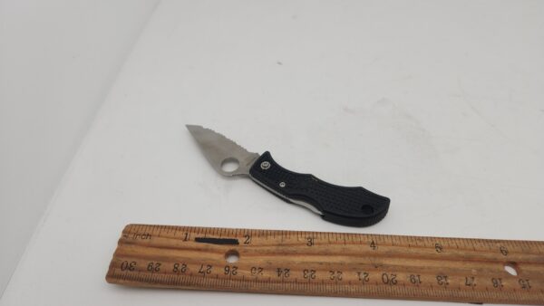 Spyderco SCLBKP3 Ladybug Serrated with Black Handle