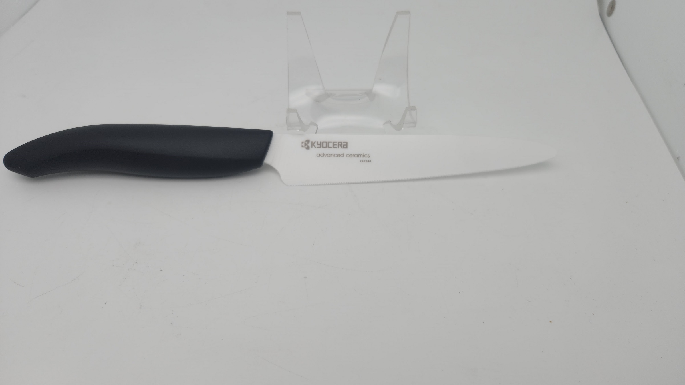 https://heimerdingercutlery.com/wp-content/uploads/2010/11/FK-125-NWH-Ceramic-Micro-Serrated-Utility-Knife-5-In-by-Kyocera-3.jpg