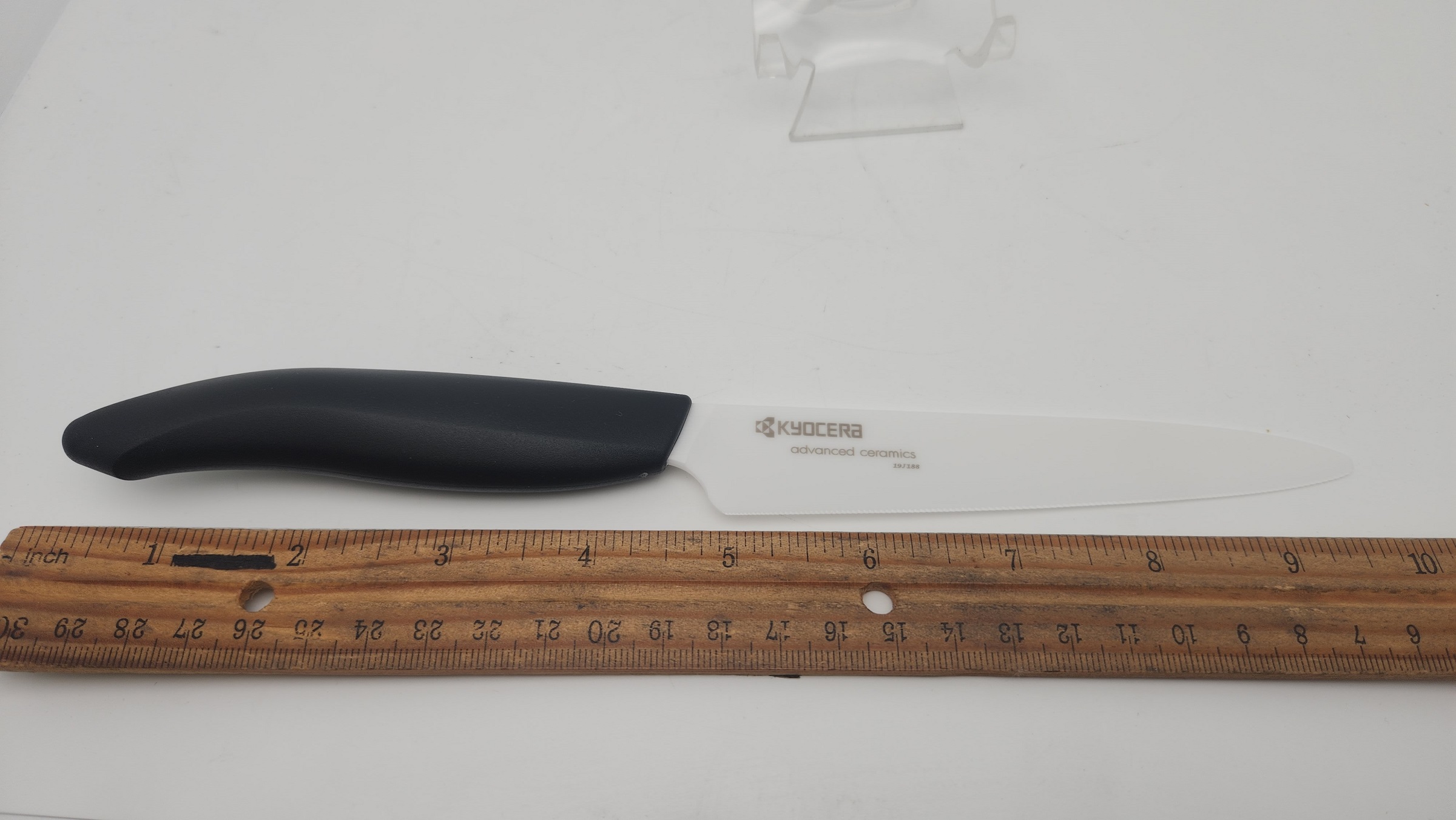 https://heimerdingercutlery.com/wp-content/uploads/2010/11/FK-125-NWH-Ceramic-Micro-Serrated-Utility-Knife-5-In-by-Kyocera-4.jpg