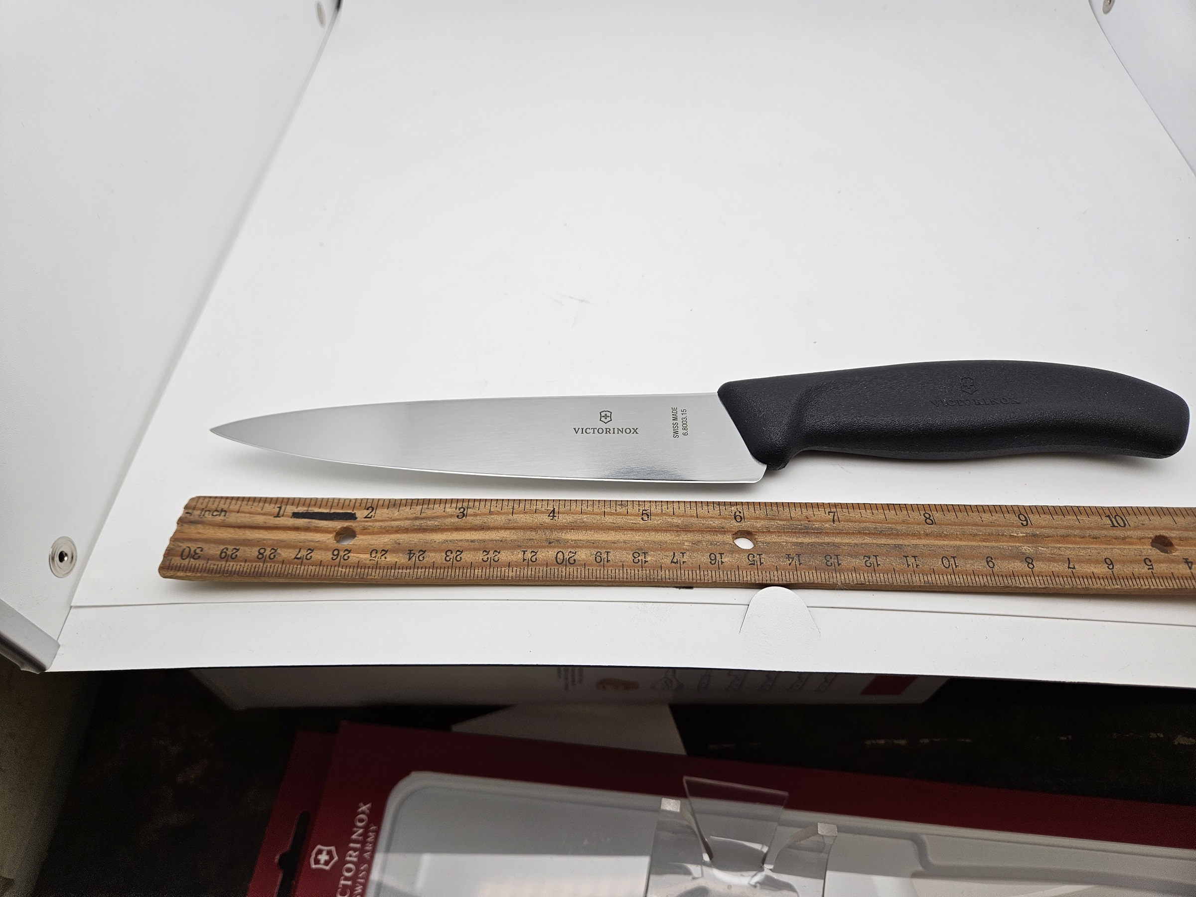 Victorinox SwissClassic Carving Knife in black - 6.8003.15G