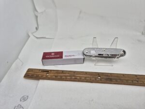 Swiss Army 0.8216.26 Synergy Alox Pocketknife by Victorinox